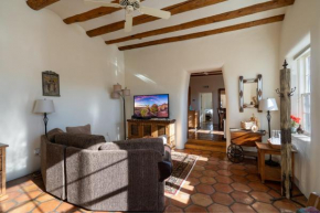Siete Caballos, 2 Bedroom, Sleeps 4, Views, HDTV, 2 Fireplaces, WiFi
